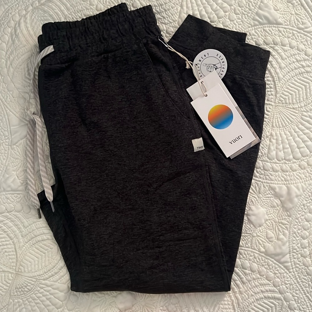 Vuori dream knit joggers charcoal